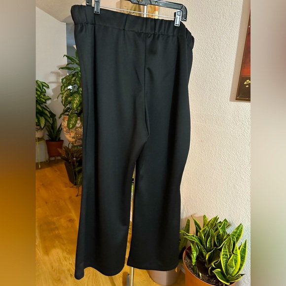 It’s chain link-embellished pants size 3X - Picture 5 of 8